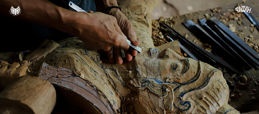 Proses Mengukir Kayu