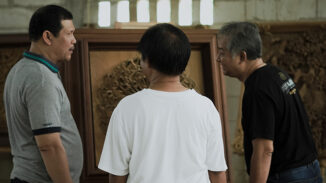 Arif Akhyat Melihat Karya Ukir Pengrajin Di Jepara Carver