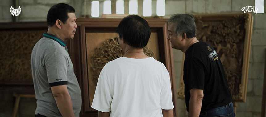 Arif Akhyat Melihat Karya Ukir Pengrajin Di Jepara Carver