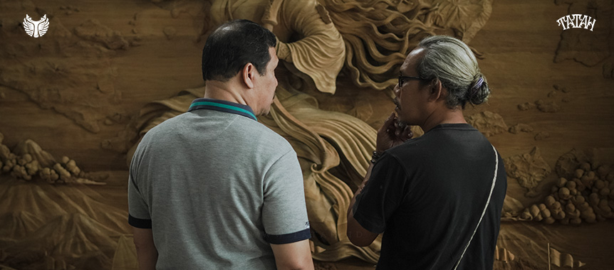 Nurrohmad Berdiskusi Bersama Arif Akhyat Saat Kunjungan Karya Di Jepara