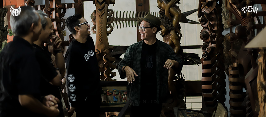 Suwarno Melihat Langsung Karya Dari Maestro Ukir Jepara Sukarno Di Jalan Pemuda Jepara