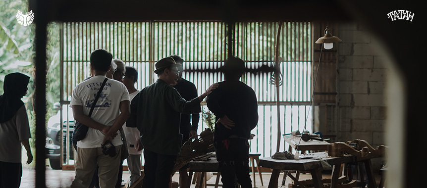Tim Tatah Melihat Langsung Progres Pengkaryaan Yang Rencananya Akan Dipamerkan Di Museum Nasional Indonesia