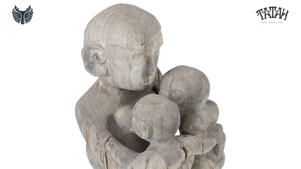 Patung Kayu Jati Karya M Chody Tentang Ibu Dan Anak