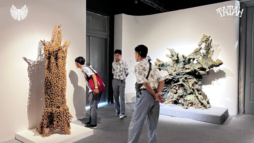 Pelajar Mengunjungi Pameran Tatah Di Museum Nasional
