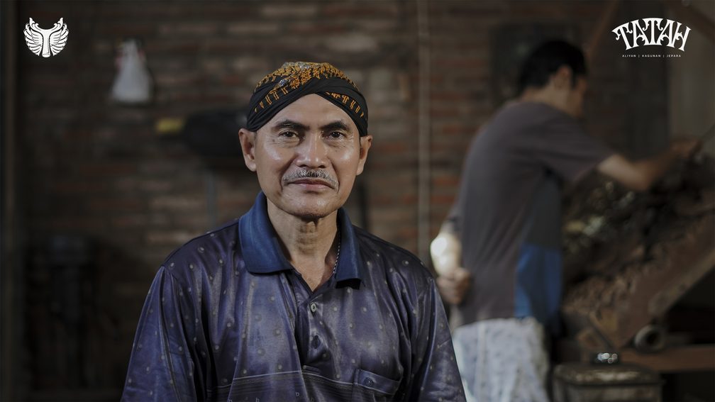 Potret Maestro Ukir Jepara Suhartono Kasari Asal Demaan Jepara